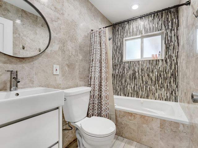 Дом в аренду по адресу 2291 SE 15th Street - фото 6514732