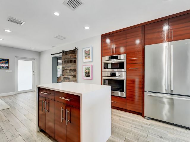 Дом в аренду по адресу 2291 SE 15th Street - фото 6514736