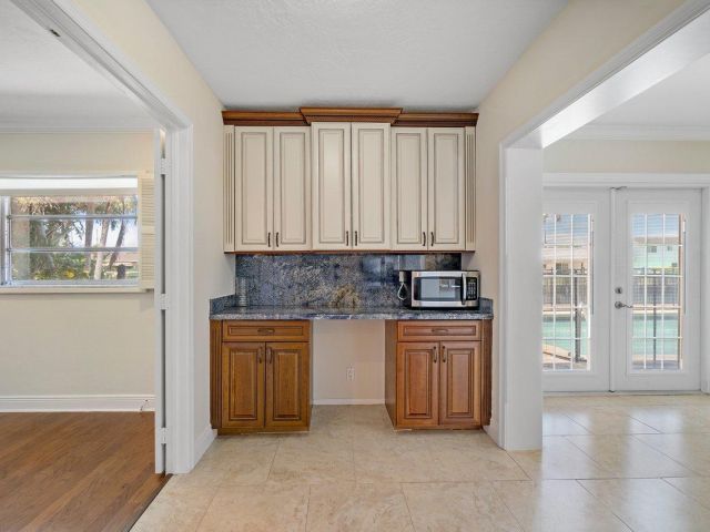 Продажа дома по адресу 1525 SE 6th Street - фото 6514884