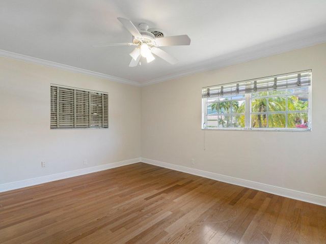 Продажа дома по адресу 1525 SE 6th Street - фото 6514885