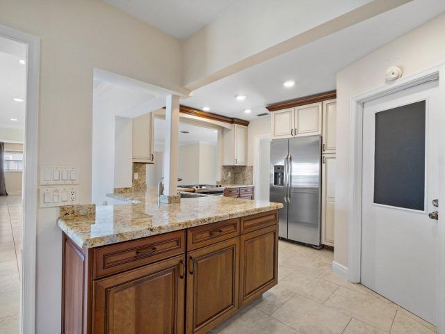 Продажа дома по адресу 1525 SE 6th Street - фото 6514886