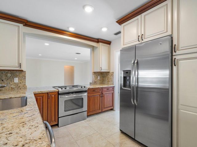 Продажа дома по адресу 1525 SE 6th Street - фото 6514888