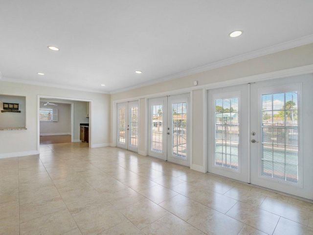 Продажа дома по адресу 1525 SE 6th Street - фото 6514890