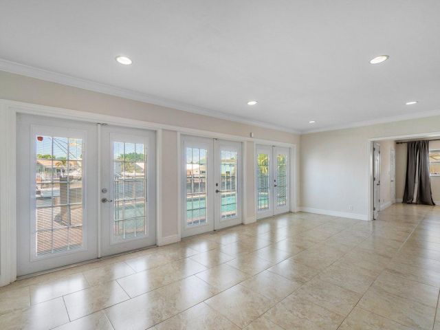 Продажа дома по адресу 1525 SE 6th Street - фото 6514891