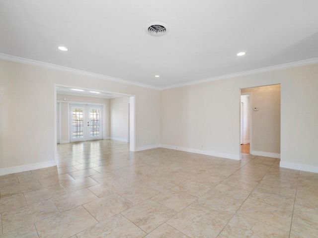 Продажа дома по адресу 1525 SE 6th Street - фото 6514893