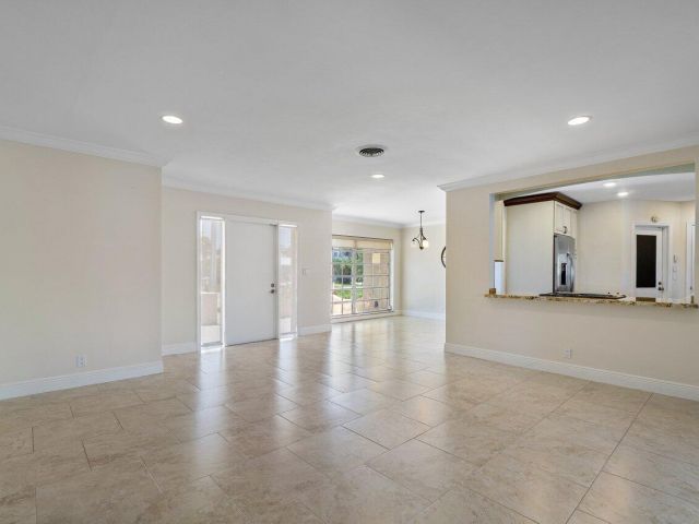 Продажа дома по адресу 1525 SE 6th Street - фото 6514895