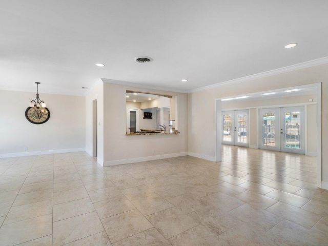 Продажа дома по адресу 1525 SE 6th Street - фото 6514896