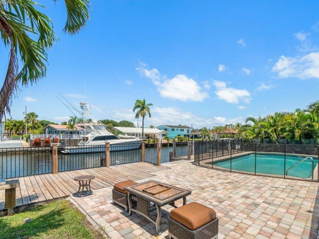 Продажа дома по адресу 1525 SE 6th Street - фото 6514899