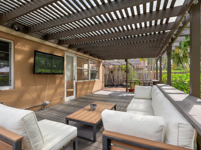 Продажа дома по адресу 712 SE 11th Court - фото 6514841