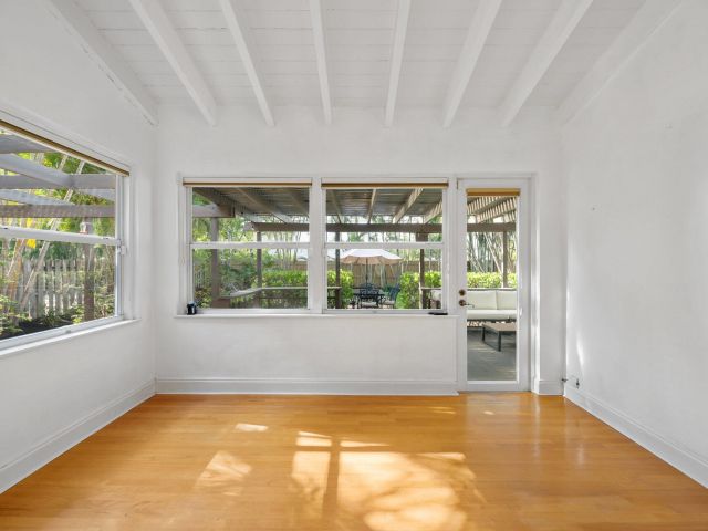 Продажа дома по адресу 712 SE 11th Court - фото 6514843