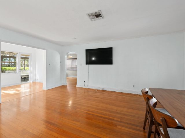 Продажа дома по адресу 712 SE 11th Court - фото 6514852