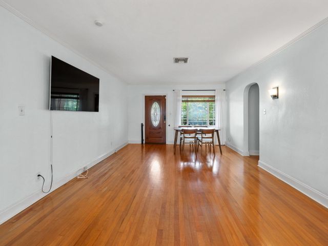 Продажа дома по адресу 712 SE 11th Court - фото 6514853