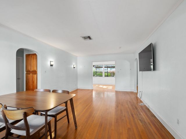 Продажа дома по адресу 712 SE 11th Court - фото 6514855