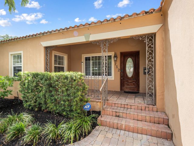 Продажа дома по адресу 712 SE 11th Court - фото 6514856