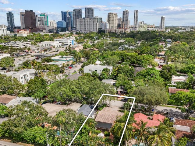 Продажа дома по адресу 712 SE 11th Court - фото 6514860