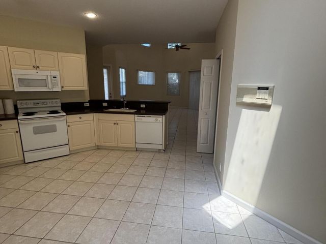 Дом в аренду по адресу 10100 Larkspur Lane - фото 6534276