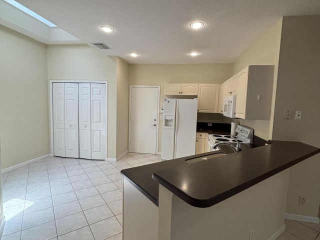 Дом в аренду по адресу 10100 Larkspur Lane - фото 6534278