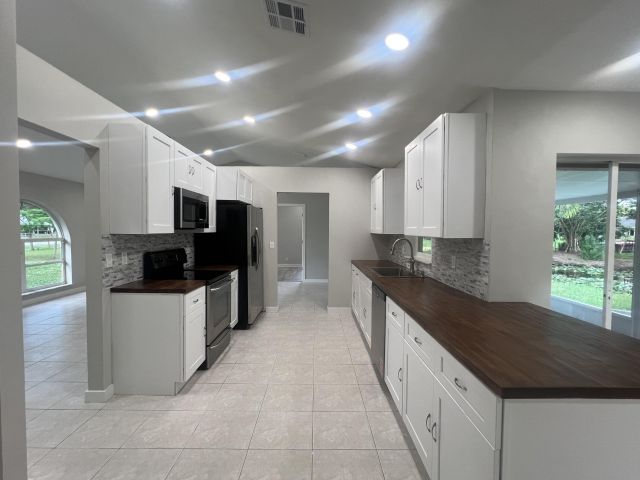 Продажа дома по адресу 12816 67th Street N - фото 6533940