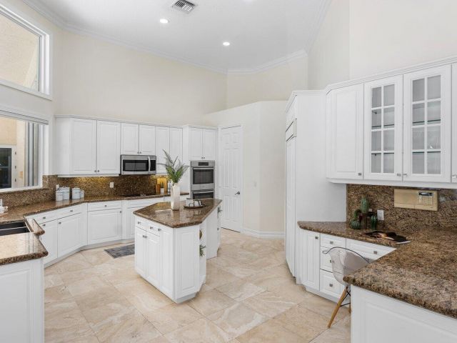 Дом в аренду по адресу 16164 Bridlewood Circle - фото 6533325