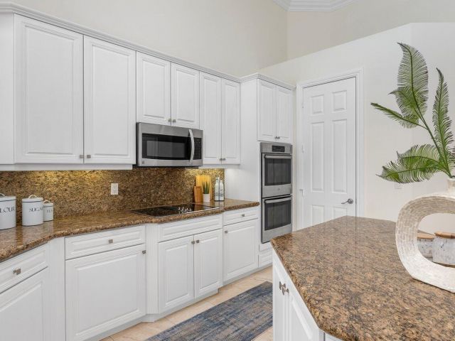 Дом в аренду по адресу 16164 Bridlewood Circle - фото 6533326