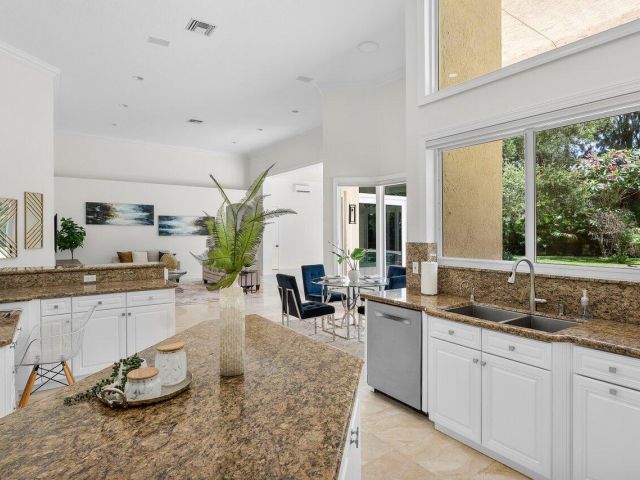 Дом в аренду по адресу 16164 Bridlewood Circle - фото 6533327