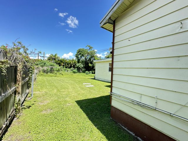 Продажа дома по адресу 225 NE 13th Street - фото 6547580