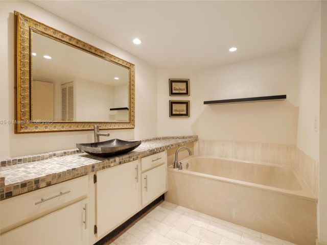 Продажа квартиры #A-3042 - фото 6519734