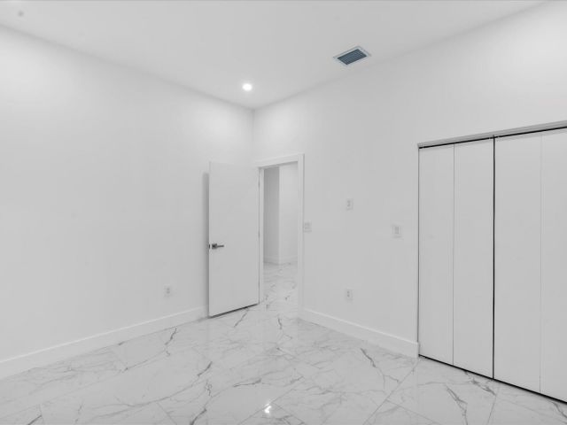 Продажа дома по адресу 533 NW 16th Avenue - фото 6551334