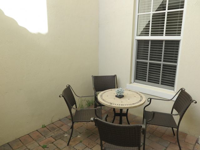 Дом в аренду по адресу 819 NW 82nd Place - фото 6535447