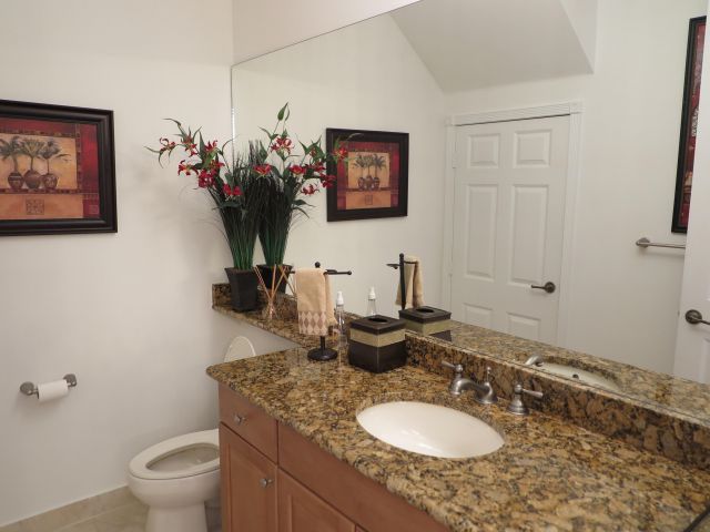 Дом в аренду по адресу 819 NW 82nd Place - фото 6535448