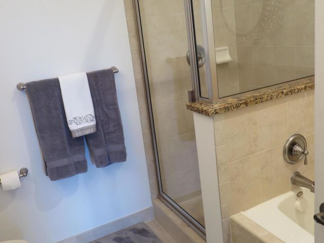 Дом в аренду по адресу 819 NW 82nd Place - фото 6535452