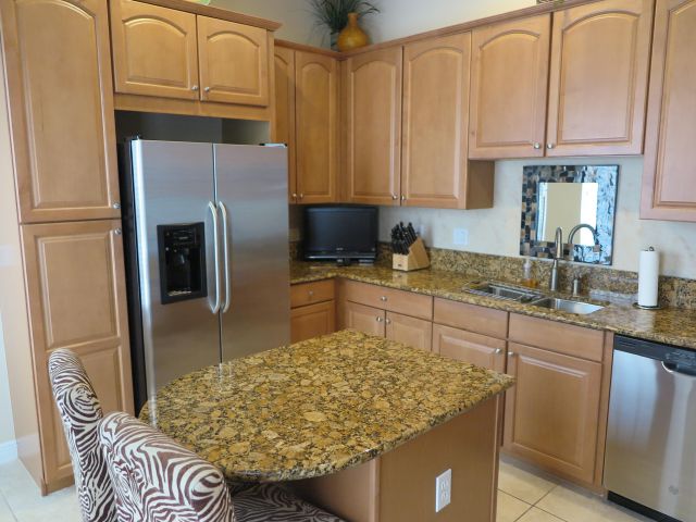 Дом в аренду по адресу 819 NW 82nd Place - фото 6535458