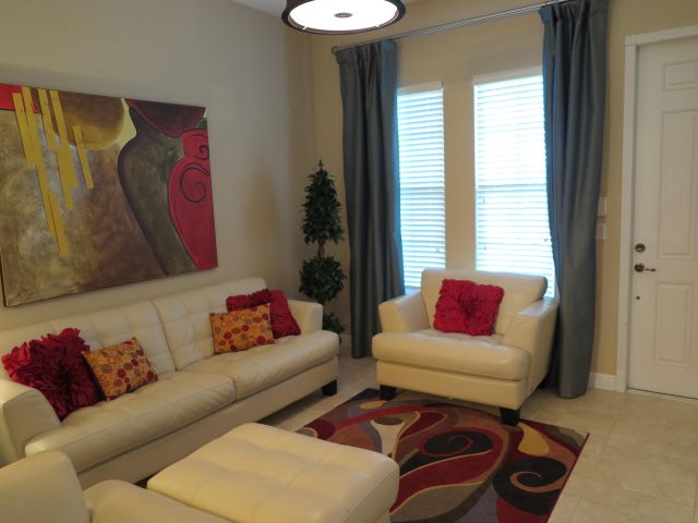 Дом в аренду по адресу 819 NW 82nd Place - фото 6535463