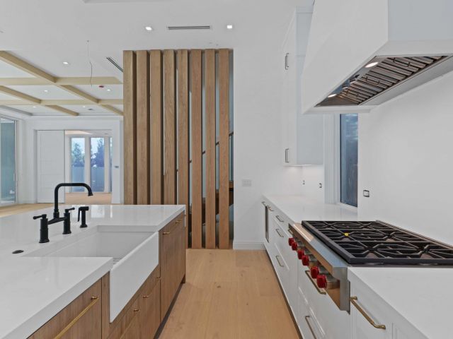 Продажа дома по адресу 320 Grove Place - фото 6532987