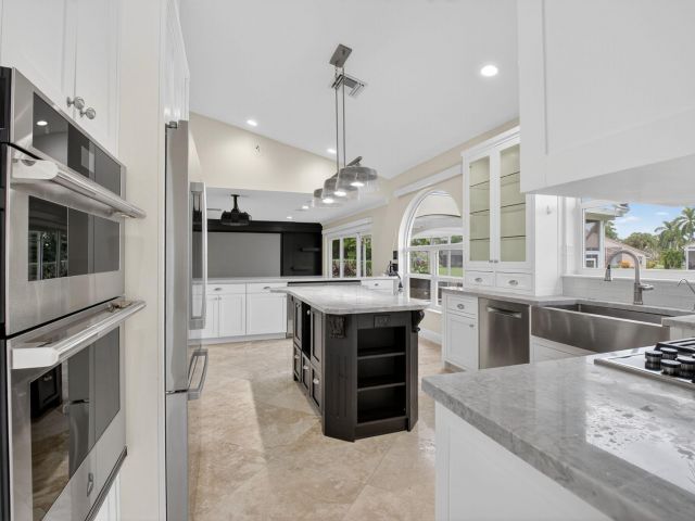 Продажа дома по адресу 19635 Biscayne Bay Drive - фото 6535391