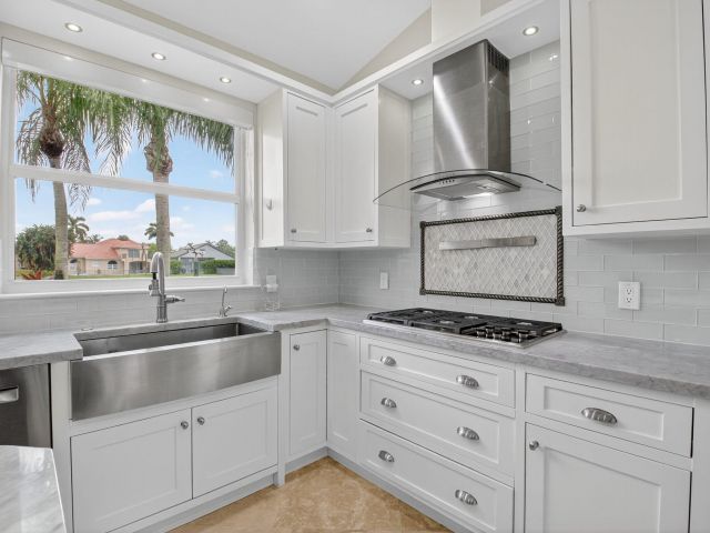 Продажа дома по адресу 19635 Biscayne Bay Drive - фото 6535392