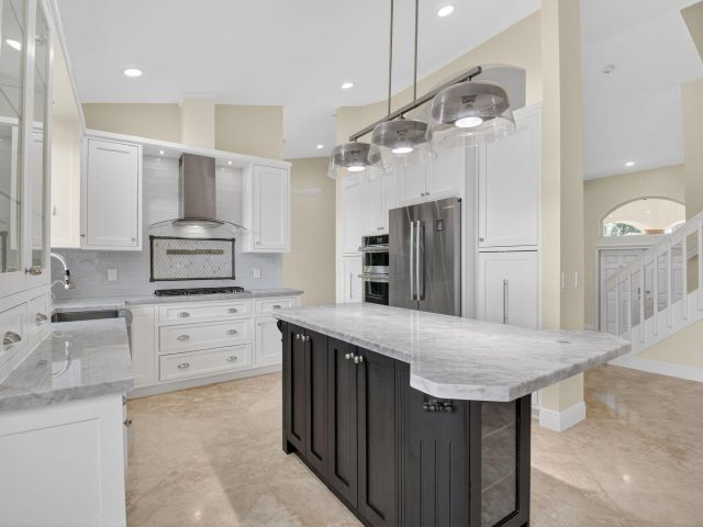 Продажа дома по адресу 19635 Biscayne Bay Drive - фото 6535393