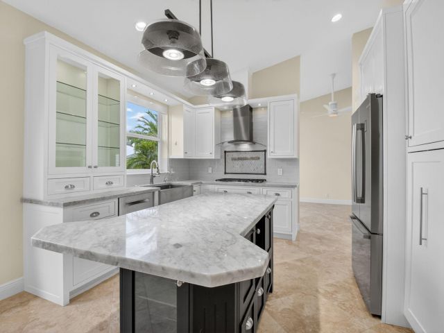 Продажа дома по адресу 19635 Biscayne Bay Drive - фото 6535394