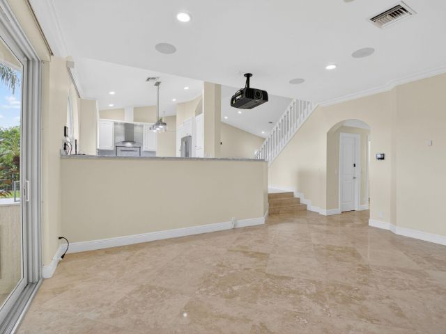 Продажа дома по адресу 19635 Biscayne Bay Drive - фото 6535396