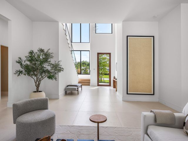 Продажа дома по адресу 1031 NE 3rd Avenue - фото 6535267