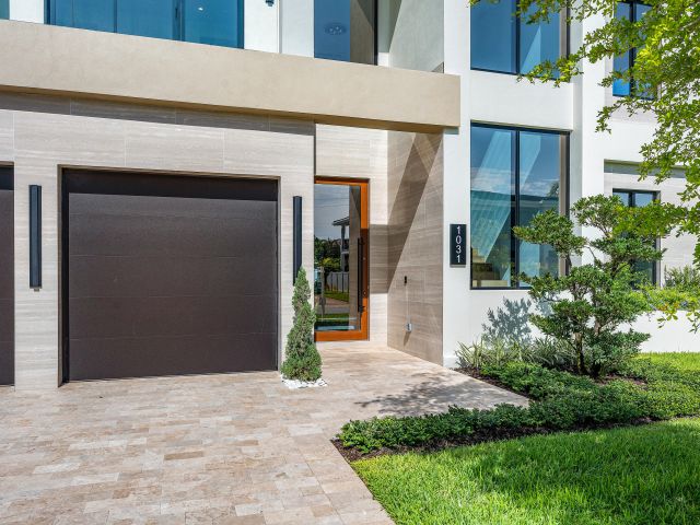 Продажа дома по адресу 1031 NE 3rd Avenue - фото 6535270