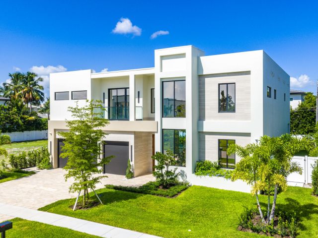 Продажа дома по адресу 1031 NE 3rd Avenue - фото 6535272