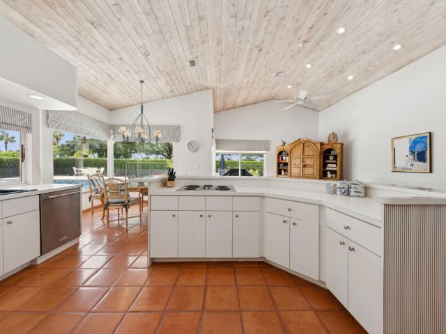 Продажа дома по адресу 10403 Stonebridge Boulevard - фото 6535294