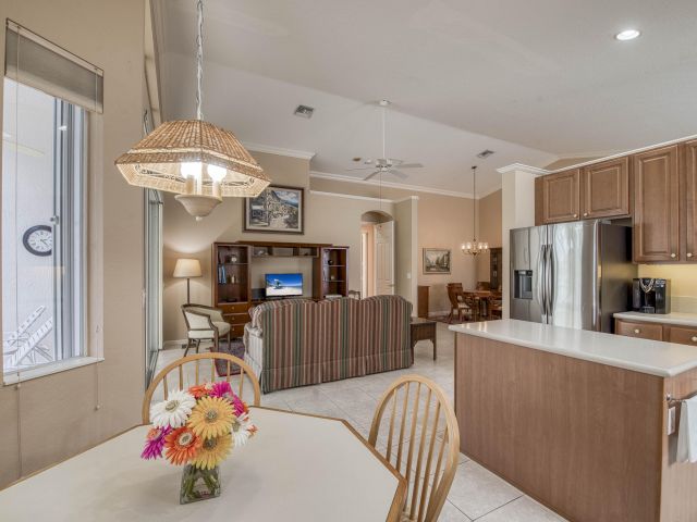 Продажа дома по адресу 9270 Heron Cove Drive - фото 6538926