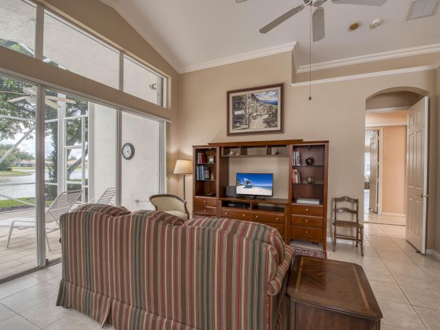 Продажа дома по адресу 9270 Heron Cove Drive - фото 6538929