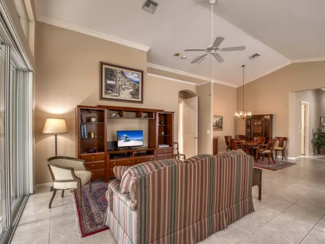 Продажа дома по адресу 9270 Heron Cove Drive - фото 9013003