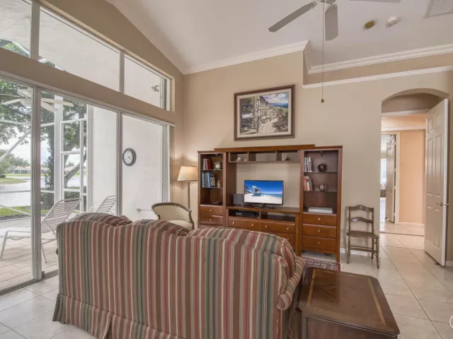 Продажа дома по адресу 9270 Heron Cove Drive - фото 9013004