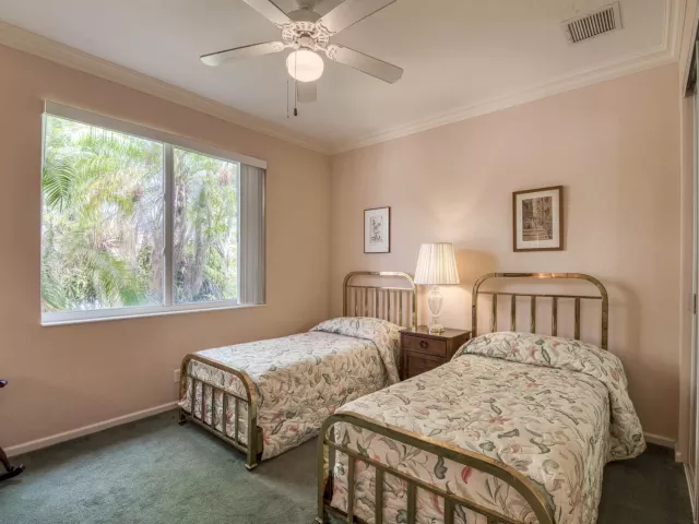 Продажа дома по адресу 9270 Heron Cove Drive - фото 9013009