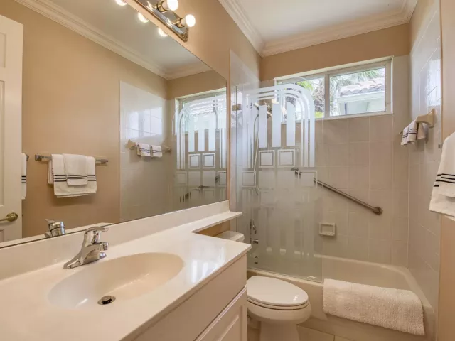 Продажа дома по адресу 9270 Heron Cove Drive - фото 9013010