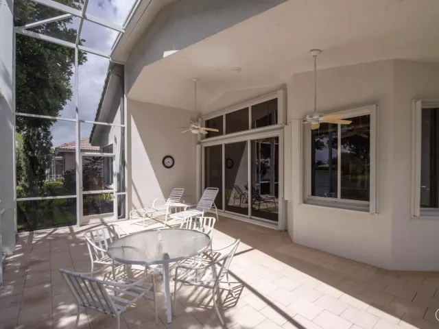 Продажа дома по адресу 9270 Heron Cove Drive - фото 9013015